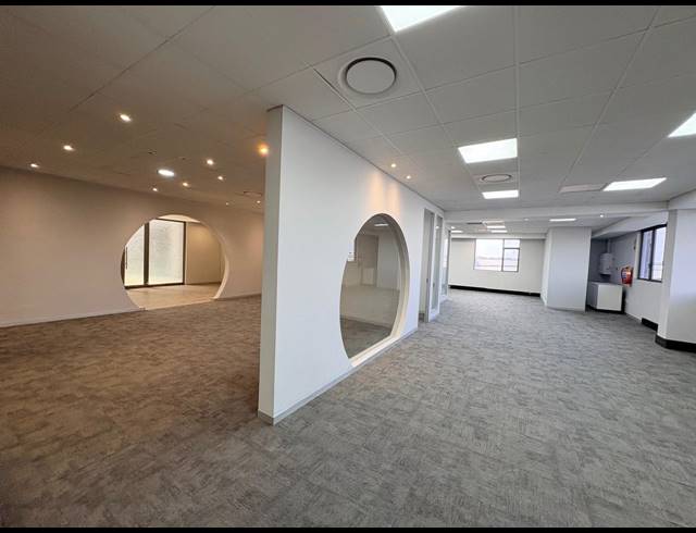 287M² OFFICE TO LET IN MAGALIESSIG